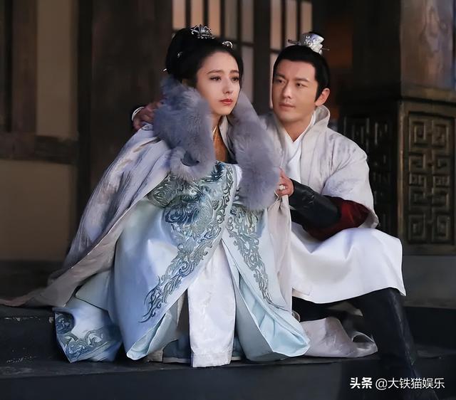 颜值不够就别穿貂了,10位古装美人告诉你啥叫大氅在身,雍容华贵