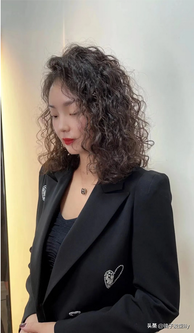 不知如何换发型，可以看看今天这三种方法，让你美到不敢相信