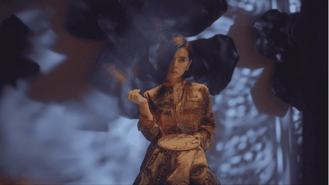 许晴的臀、舒淇的唇、李小冉的胸,这些中年女星性感起来能迷死人