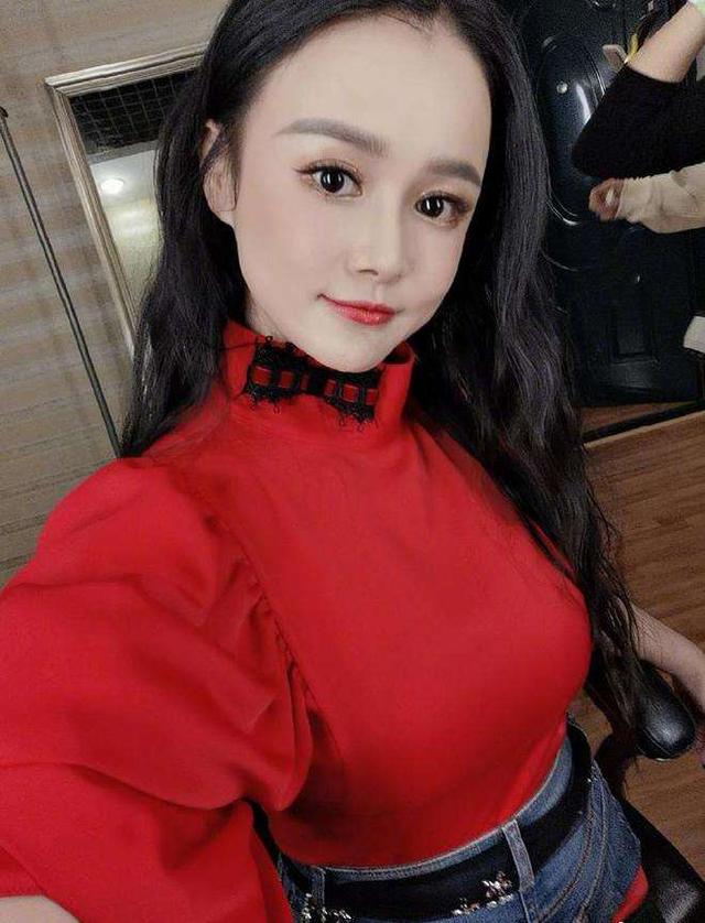 明明已为人母，却个个身材火辣、性感美艳，有人一口气连生四胎