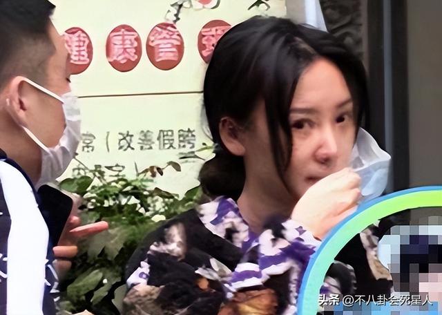 憔悴、浮肿、秃头,10位女星素颜街拍照,让我看见了人间真实