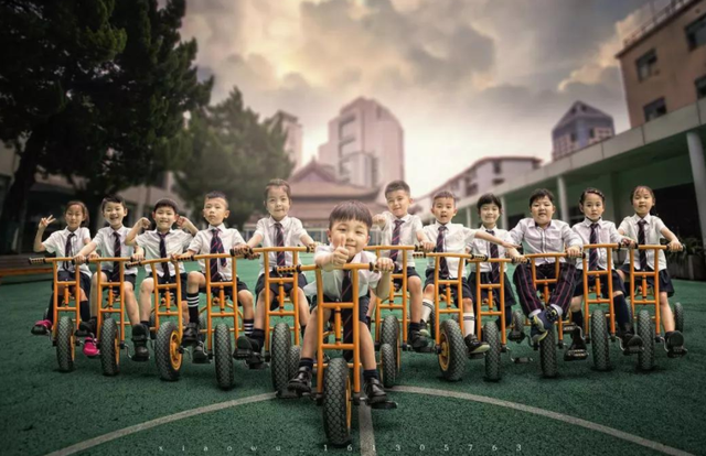幼儿园毕业照惊艳到网友，家长却无奈表示，这份仪式感价值398元