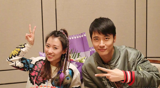 港圈四大女神齐热舞,身材纤细长腿瞩目,穿衣大胆舞姿不输女团