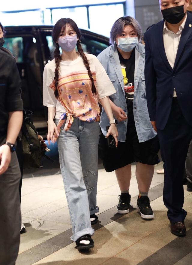 40岁王心凌凹少女！双马尾配粉T青春可爱，网友：身材造型是关键