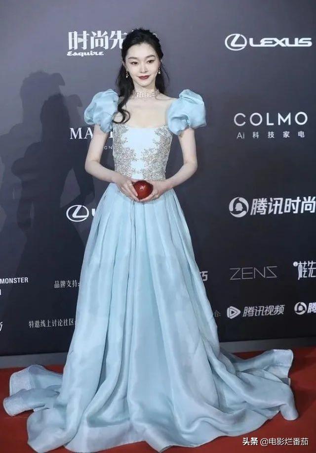 时尚先生红毯暗战，万茜又美又欲，吴宣仪清凉性感，金晨艳压全场