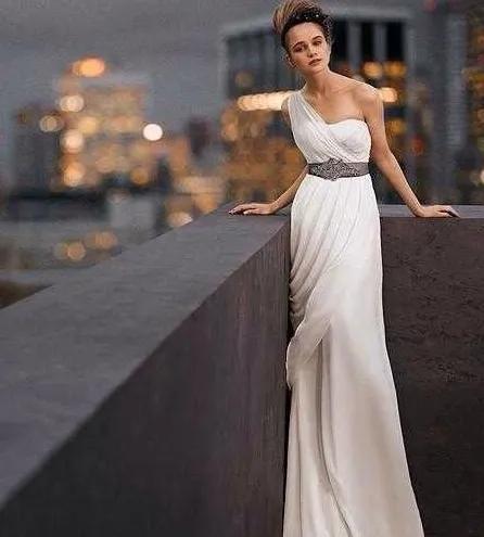 每个女孩都有一个婚纱梦,而我是个婚纱控