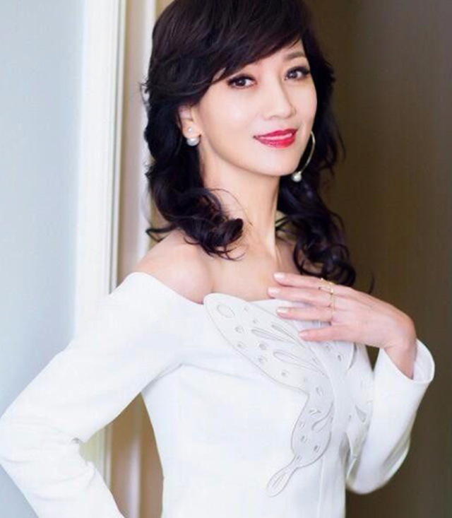 “媚而不俗”的香港女星,一个比一个性感,饰演的角色个个是经典