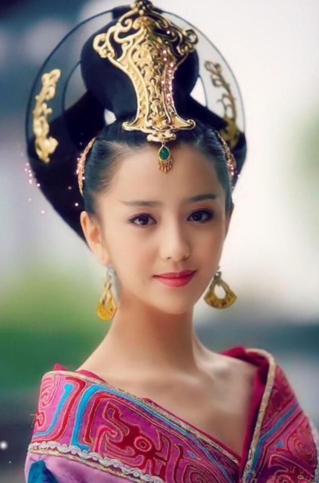 美呆了！佟丽娅古装舞惊艳梦幻，跳舞曾是她的全世界，如今依旧长在她心里