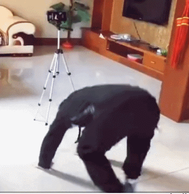 女老师在家直播涉黄被封，被网课逼疯的中国老师们....