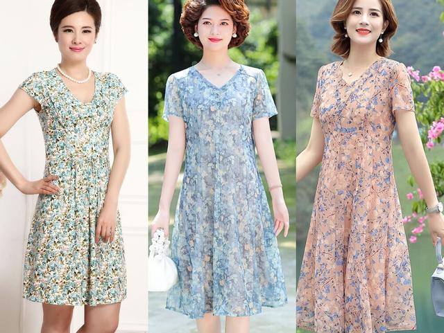 中年女人不要再穿“大花裙”了，这些小花裙更适合你，减龄显气质