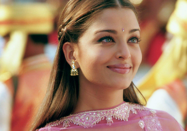 印度第一美人，美貌迷倒众生却遭国人唾骂，被迫和一棵香蕉树结婚