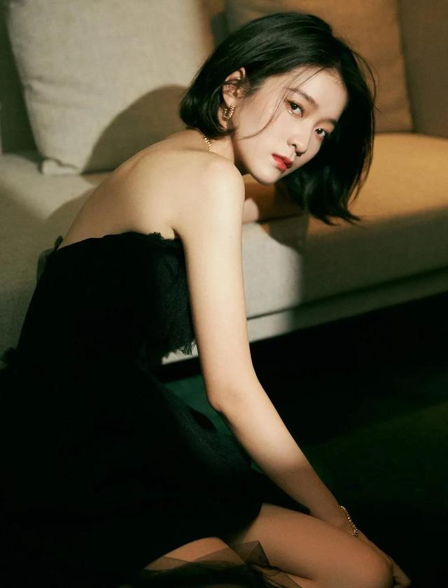 八位美女写真,风姿绰约小天仙,惊鸿一瞥清流溪,有你喜欢的吗?