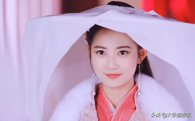 颜值不够就别穿貂了,10位古装美人告诉你啥叫大氅在身,雍容华贵