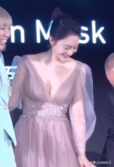 许晴的臀、舒淇的唇、李小冉的胸,这些中年女星性感起来能迷死人