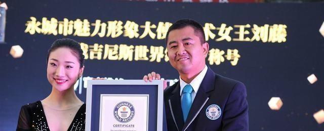 中国第一柔术美女，已达到登峰造极的境界，网友：这姿势看着都疼