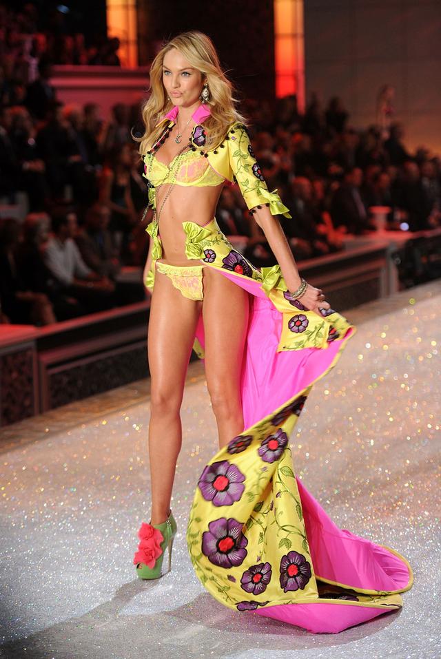 南非超模Candice Swanepoel（糖糖）在历届维密时装秀上的造型