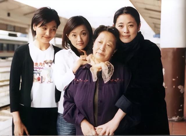 女儿、姐姐、妻子、母亲，朱媛媛