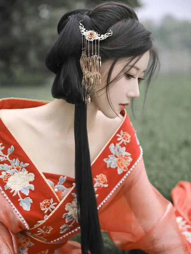 自然的美景，与美女的美色，交相辉映