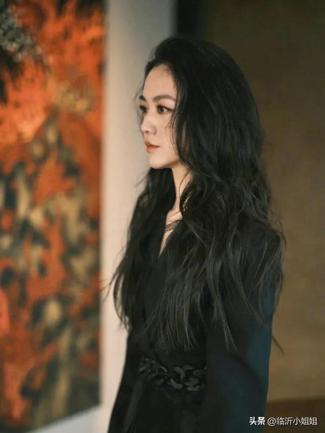 汤唯，高贵冷艳的精致美女，成熟优雅的气质展现迷人风采