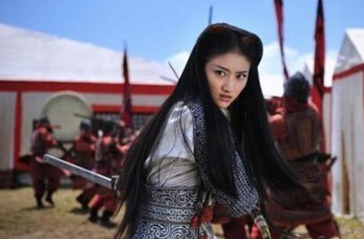 她是巾帼英雄女杰皇后，因皇帝指挥出错在战场上被“裸刑”斩首