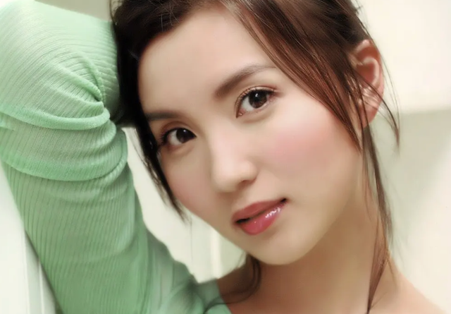 “情史干净”的8位性感女星,不滥情,不炒作,每一个都堪称清流