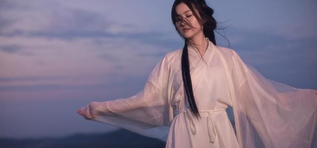 8首古代人夸赞女子美貌的经典诗篇,字字温柔动人,你读过几首?