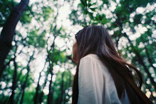 反复听着那首歌《女人如烟》，总觉得心底里有些无法释怀的东西