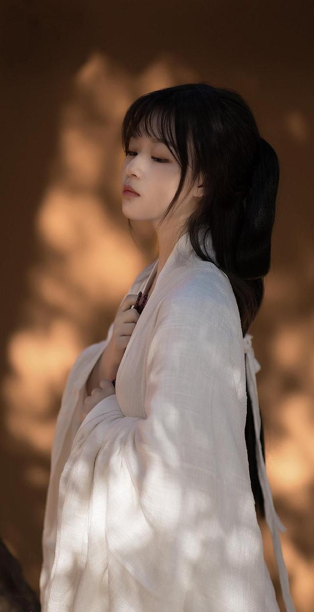 8首古代人夸赞女子美貌的经典诗篇,字字温柔动人,你读过几首?