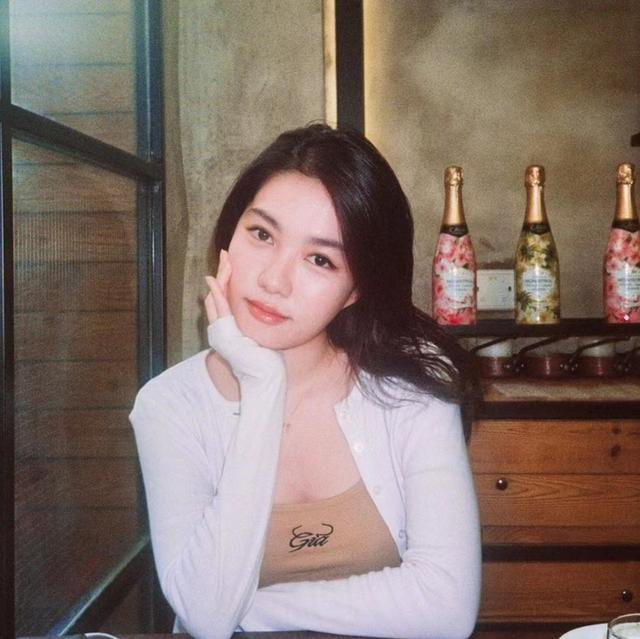 星味十足！TVB女星25岁妹妹秀凹凸有致身材，上围丰满四肢修长