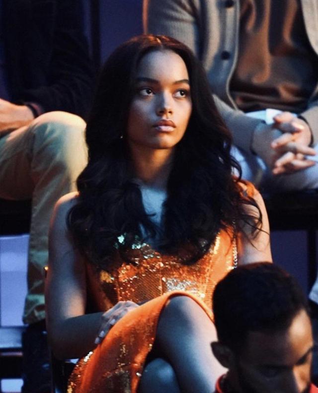 毁经典？《绯闻女孩》被翻拍，演员长相穿着太土被狂嘲