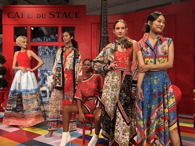 《绯闻女孩》热门品牌按清宫剧后宫规格打造时装周，乾隆看到乐了