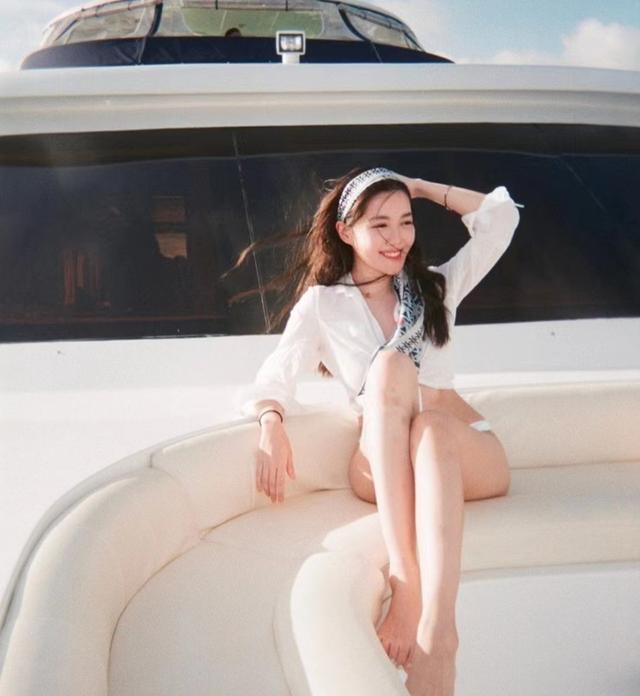 星味十足！TVB女星25岁妹妹秀凹凸有致身材，上围丰满四肢修长