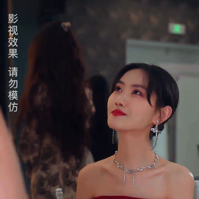 女人被丈夫看不起，没想到她竟是天才设计师#关注我一起追剧