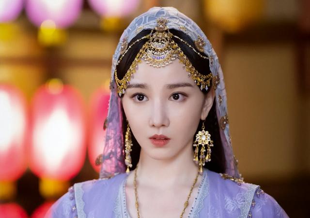 明明“歪瓜裂枣”，却能“美若天仙”，这8位女明星整得太惊艳