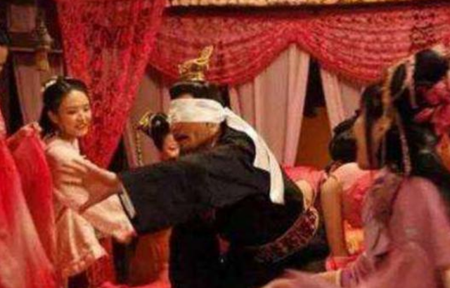 为私欲发明了开裆裤，半个月宠幸百名宫女，汉灵帝到底多疯狂？