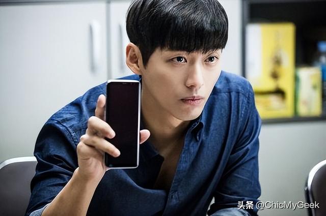 在韩国，他有收视率救世主美名