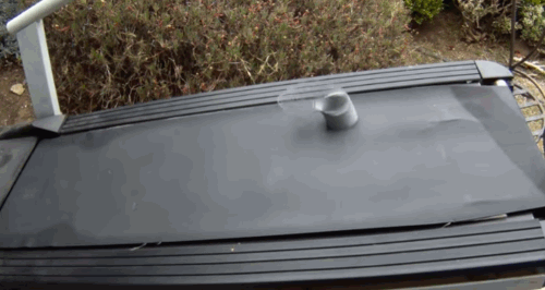 师父说过,山下的女人是老虎,遇到了要躲开