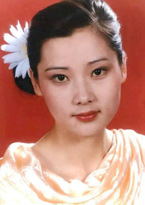 温婉大气，眉眼如画，这12位绝色古典美人，才是真正的东方美人