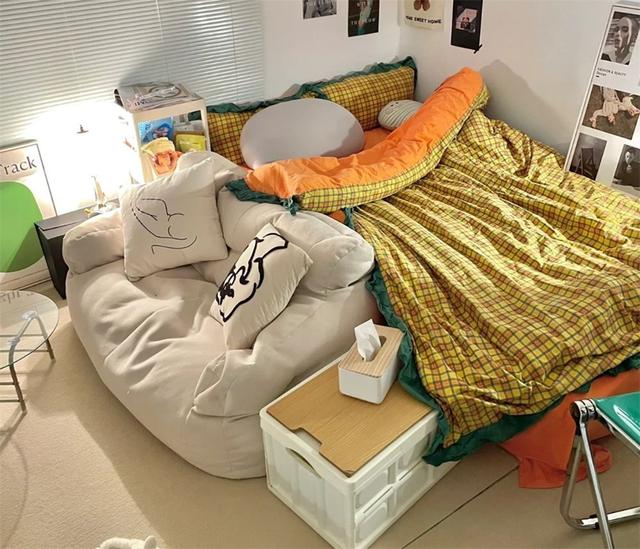 上海姑娘改造8㎡卧室,将狭小拥挤的卧室,变成乱中有序的小窝