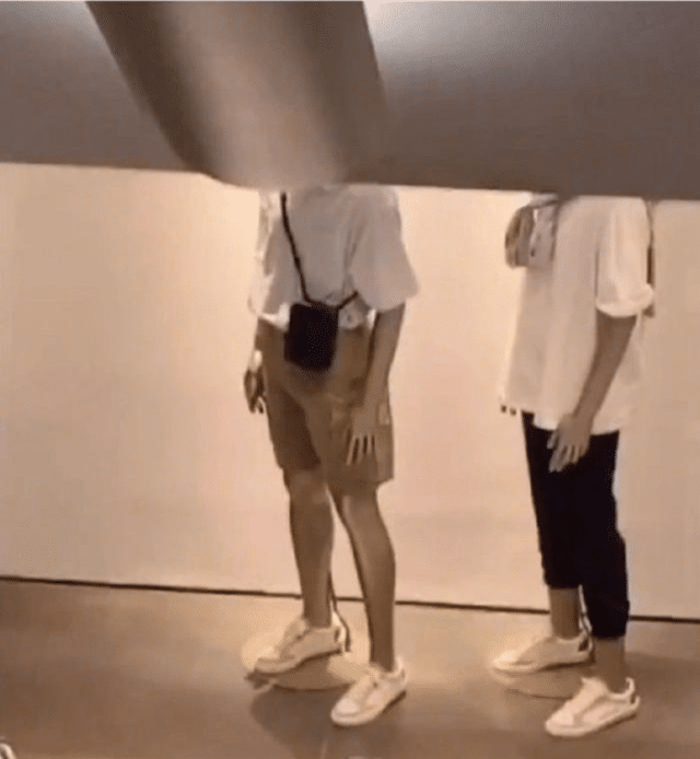 美女试衣间疯狂换衣，脸皮厚的不成样子