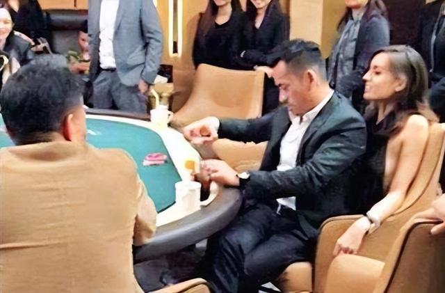 给富豪五年连生四娃,拿到5亿分手费后,37岁的刘碧丽怎么样了?