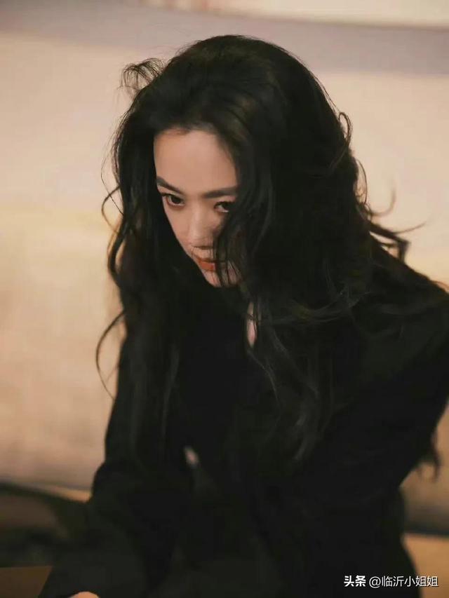 汤唯，高贵冷艳的精致美女，成熟优雅的气质展现迷人风采