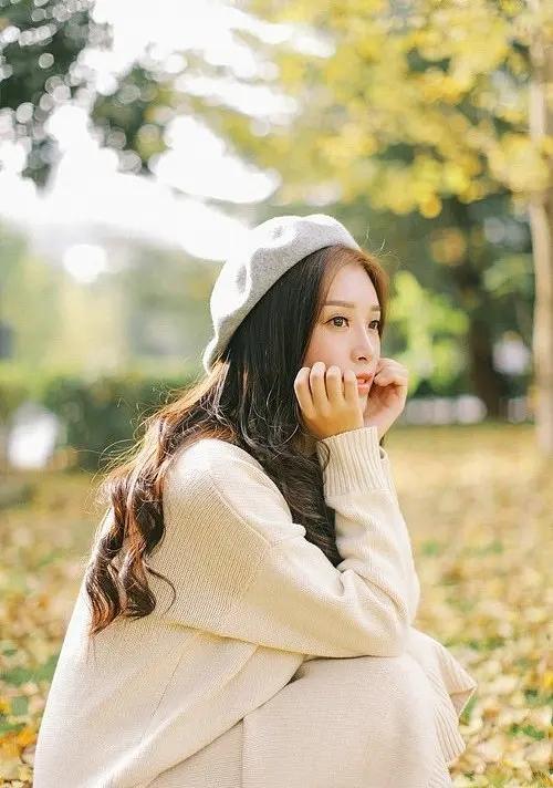 女士秋天拍美照，8种拍照姿势、技巧可以用，秋天景美人也美