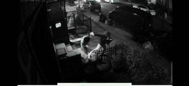 2010年，中国女留学生在美国街头遭侵犯致死，路人却纷纷冷漠旁观