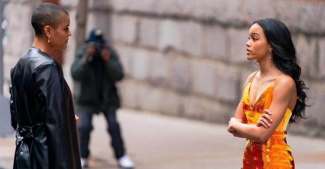 毁经典？《绯闻女孩》被翻拍，演员长相穿着太土被狂嘲