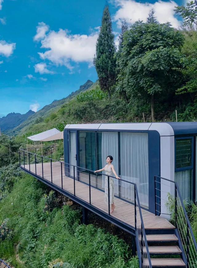 自然的美景，与美女的美色，交相辉映