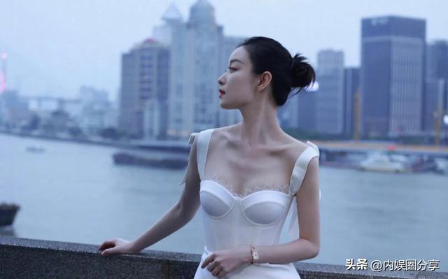 34岁魅力十足的倪妮，身材火辣性感迷人