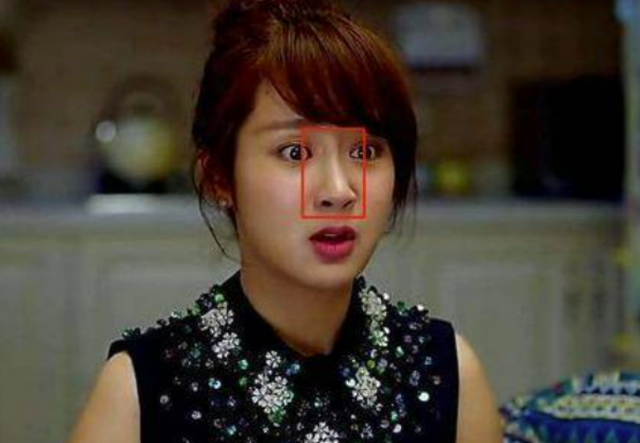 明明“歪瓜裂枣”，却能“美若天仙”，这8位女明星整得太惊艳