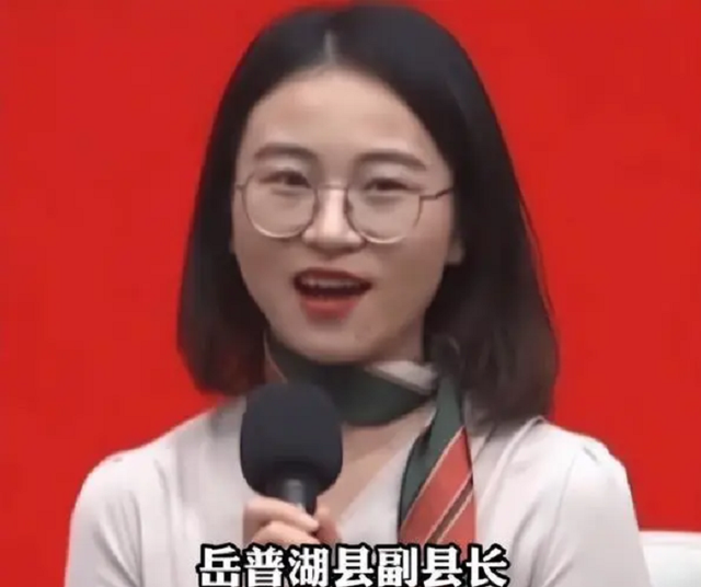 “90后”美女副县长走红,长相标致且学历优秀,评论区却充满质疑