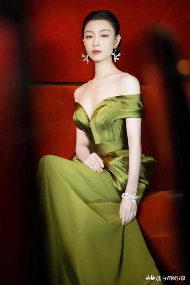 34岁魅力十足的倪妮，身材火辣性感迷人